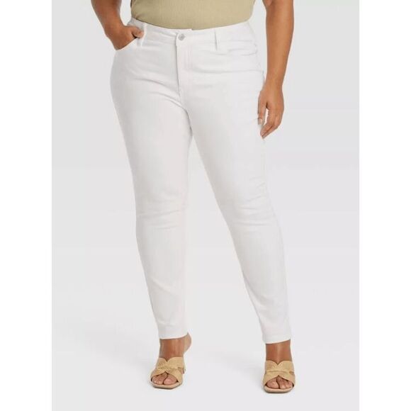 Ava & Viv NWT size 20R white stretch skinny jeans mid-rise, plus size - Picture 1 of 3